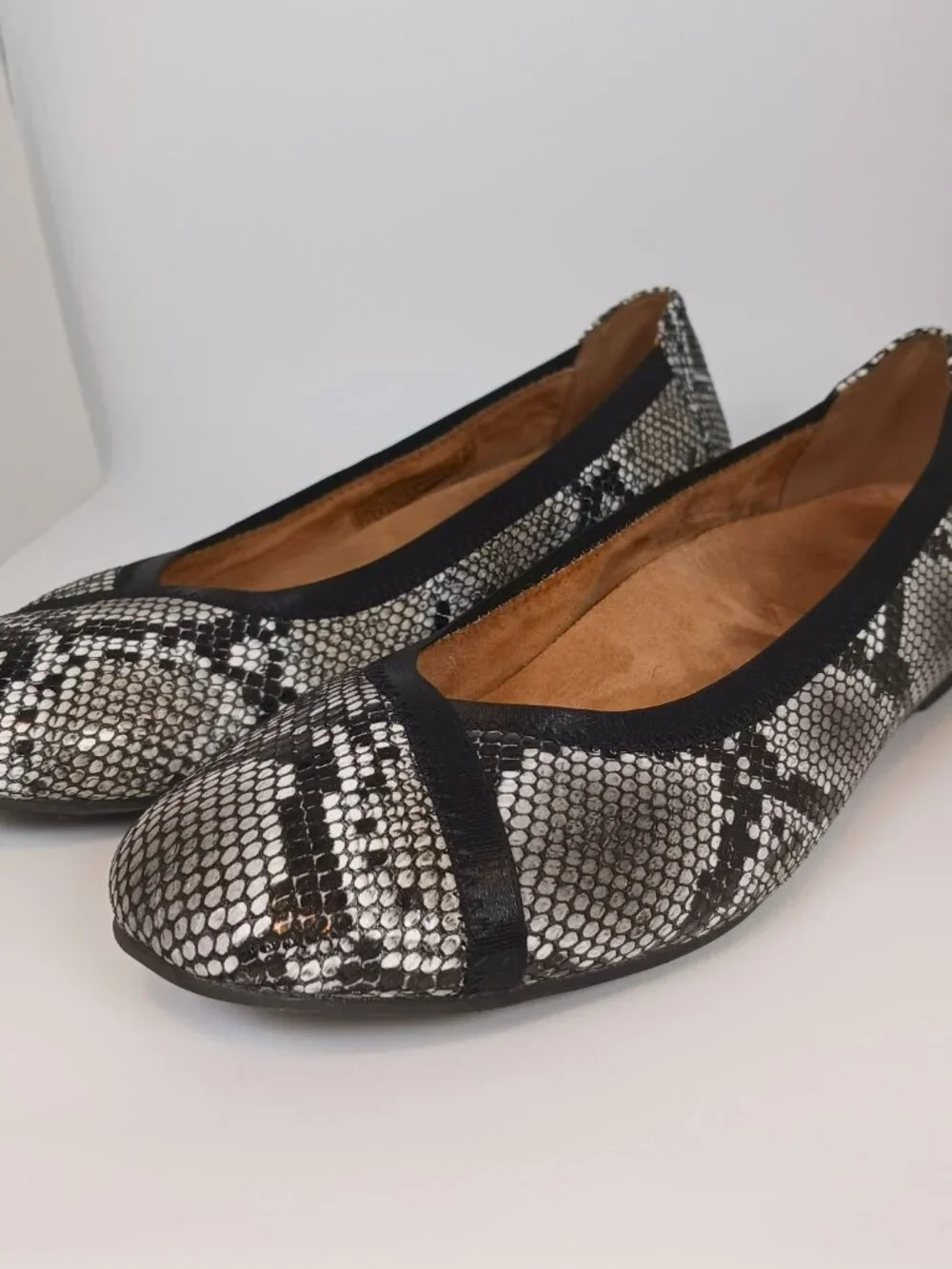 Vionic Carroll Women’s 7 Ballet Flats Black Snake Print Leather Balletcore